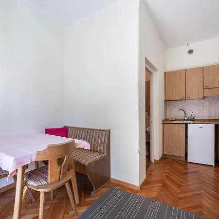 Apartment Hubertus 5 *